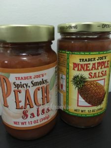 trader joe's peach salsa pineapple salsa mexican トレーダージョーズ　サルサ　おすすめ　アメリカ